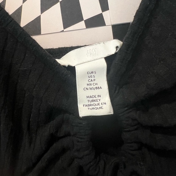 🖤H&M Black Cutout Ribbed S Top - Picture 3 of 4